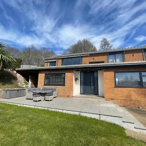 River Retreat - River Views & Parking Exeter